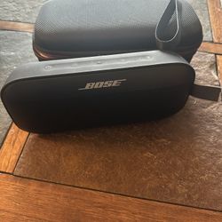 Bose SoundLink Flex Bluetooth Speaker w/ Case – Excellent Condition