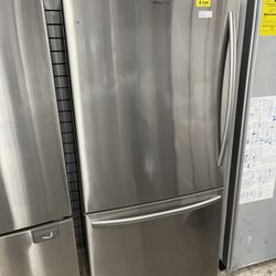 Hisense Bottom Freezer In Stainless Steel New Open Box Coubter Depth