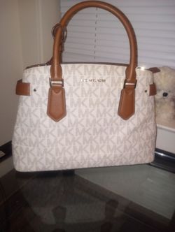OBO/BRAND NEW Michael khors purse!!!!