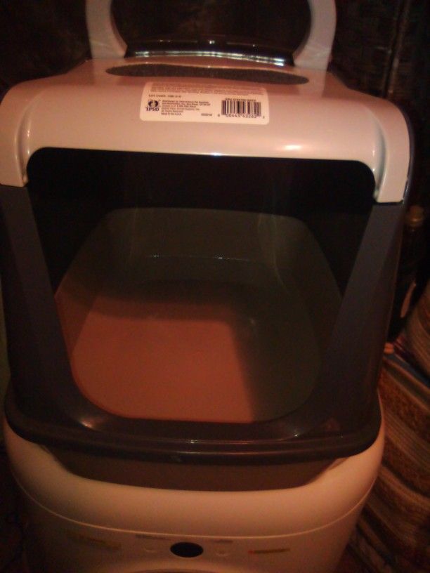 Brand New Kitty Litter Box 