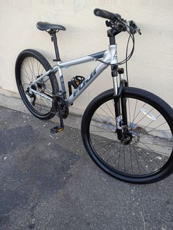 FUJI ADVENTURE MTN BIKE 'NEW' 27.5 DISC WHEELSÊ