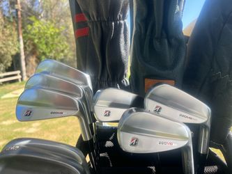 Mint Mint Bridgestone Golf 220MB Limited Forged Iron Set (5 - PW) w/ Dynamic Gold S300
