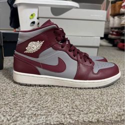 Jordan 1 Mid