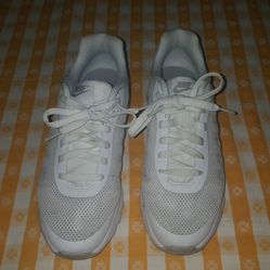 NIKE AIR MAX INVIGOR 749866-100 sz 8.5