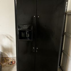 Refrigerator Gratis