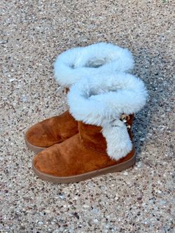 Girls Cozy Boots - Size 3Y