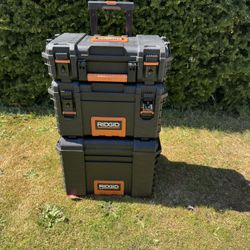 RIDGID Stackable Rolling Tool Box 