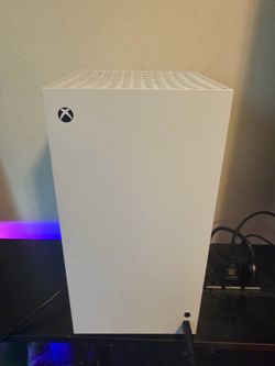 Xbox series x digital 1tb with 2 controllers