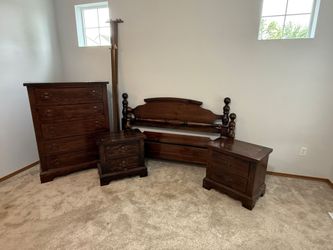 Queen size bedroom furniture, 2 night stands
