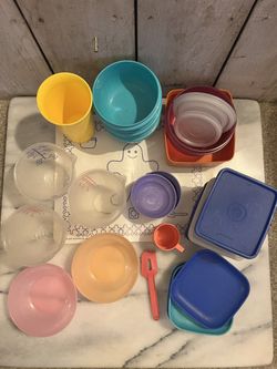 Vintage 33 Piece Tupperware Toys - Assorted Tupperware Kids Play Set for  Sale in Mesa, AZ - OfferUp