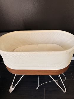 SNOO Smart Sleeper Bassinet + 5 Swaddles & Extras