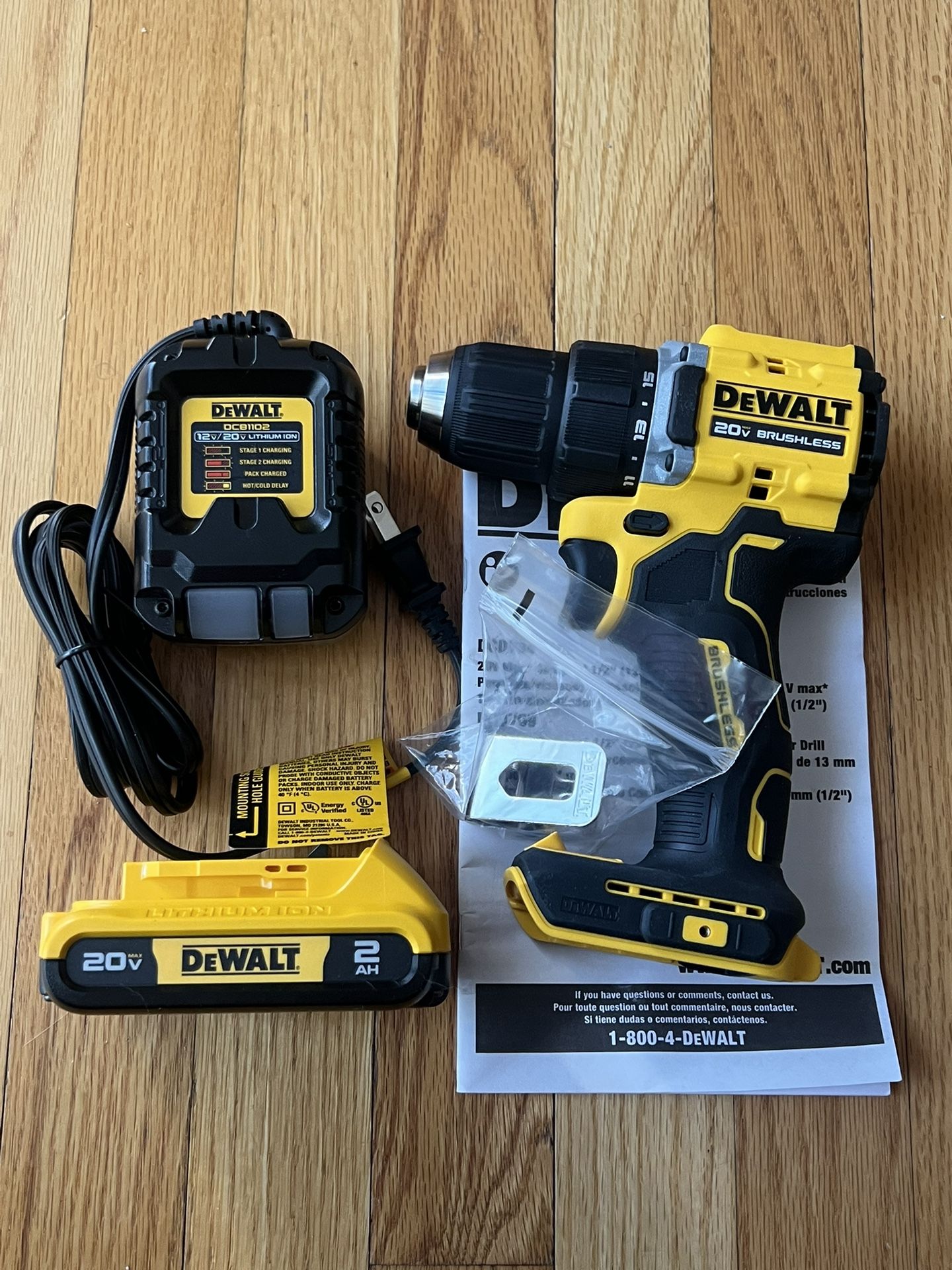 (New) Dewalt 20V Brushless Compact Drill DCD794, 2Ah battery and Charger kit