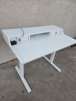 Standing desk