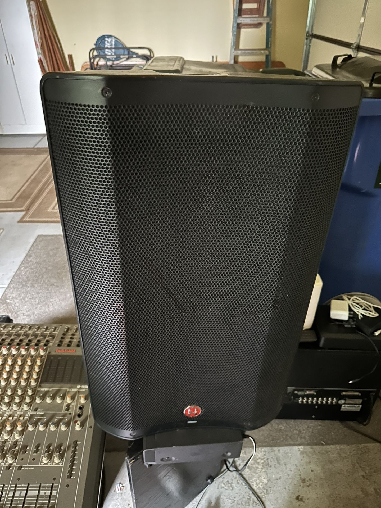 Harbinger Vari V2315 15" Powered Speaker *BLUETOOTH*