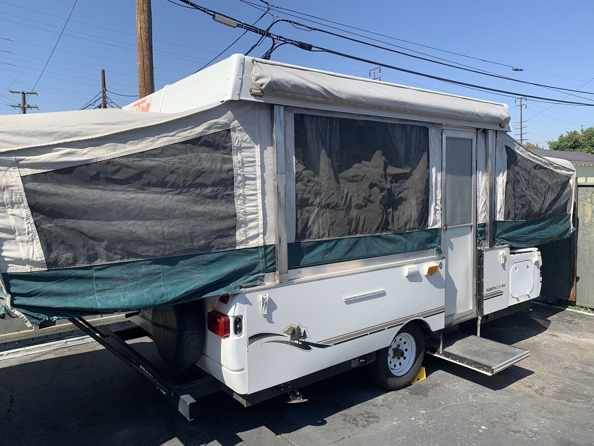 05 Coleman Pop Up Camper