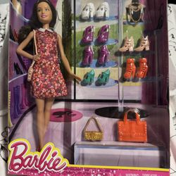 New 2015 Barbie Fashion Doll w/ Accessories, Plat Form Shoes, Heels & Purses!