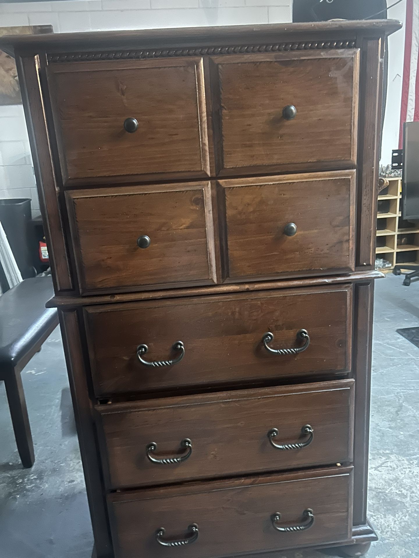 Beautiful Dresser With All Working Drawers