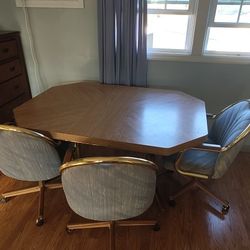 Free Table With 4 Chairs 