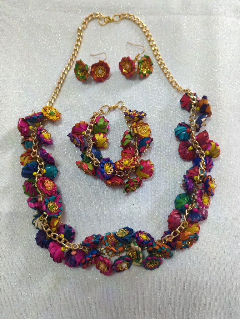 New Set Of Necklace, Bracelet And Earrings. Made In Mexico. Hablo Español.