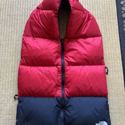 RARE NEW WITH TAGS THE NORTH FACE DOWN ZIP SCARF WITH POCKETS RED BLACK 