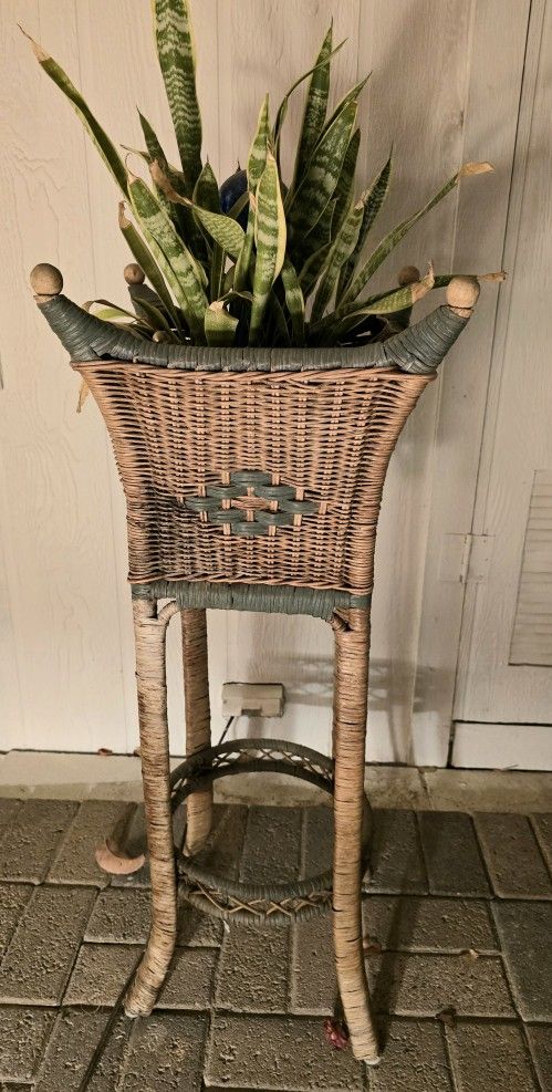 Standing Plant Holder