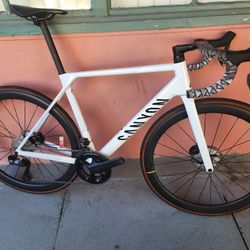 2025 Canyon Ultimate CF SLX Carbon Road Bike 