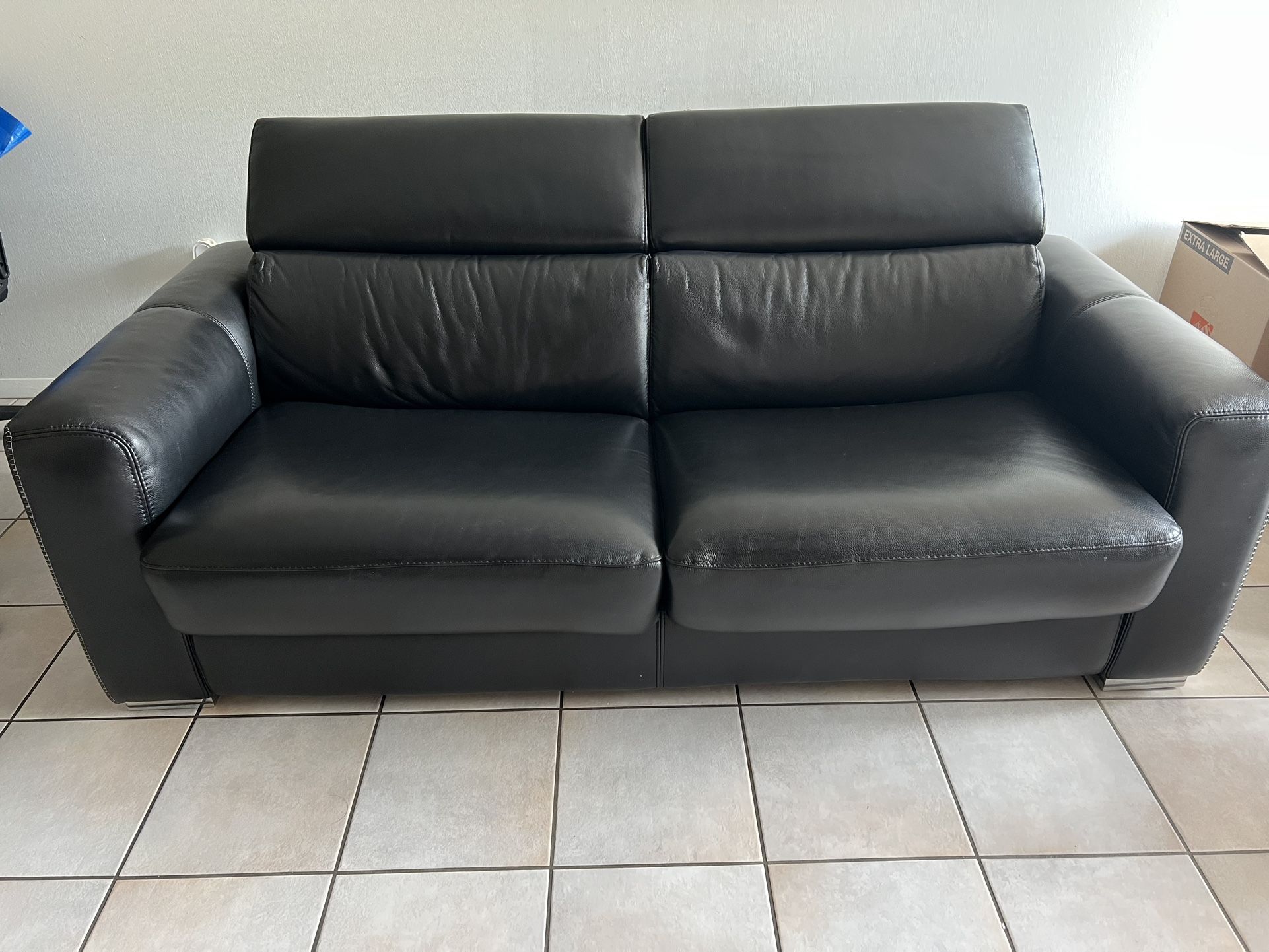Modern Leather Sofa w/ Pull-Out Bed