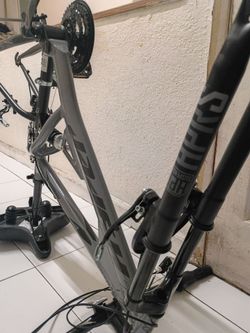 Brand New 29" Aluminum Mountain Bike - Never Ridden