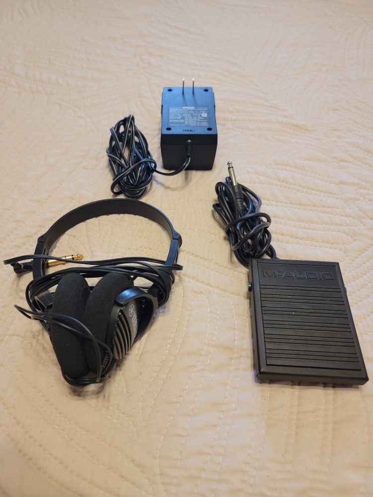 MD-Audio Sustain Pedal, Yamaha Portable Keyboard Headphones, Yamaha AC Adapter