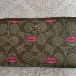 Coach Wallet With Lips Print