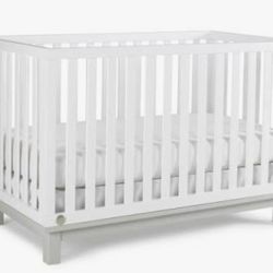 Fisher price crib w/mattress and fitted sheet