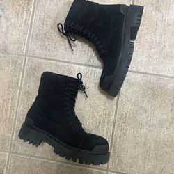 Balenciaga strike boots