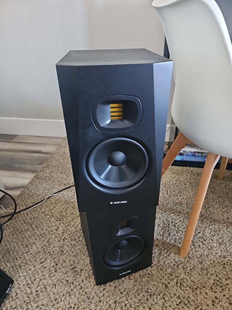 Adam T7V