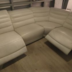 SECTIONAL GENUINE LEATHER RECLINER ELECTRIC WHITE https://offerup.com/redirect/?o=Q09MT1IuREVMSVZFUlk= SERVICE AVAILABLE ✅💥🚚