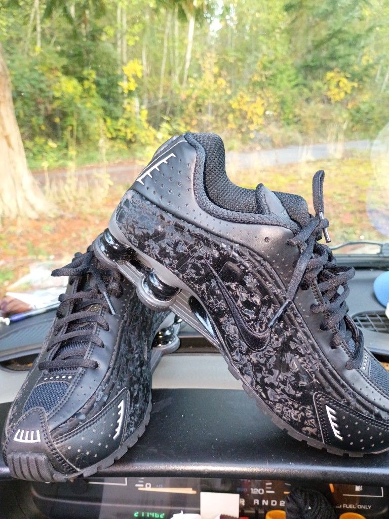 Brand New Woman's Nike Shox Size 7