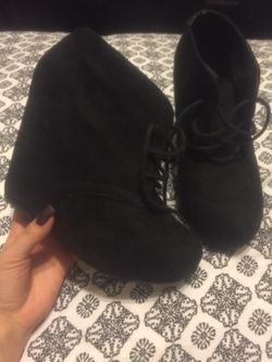 Black heels size 7