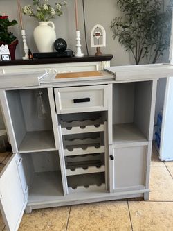 Wine cabinet