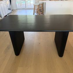 Wood Dining Table With Fluted Base 