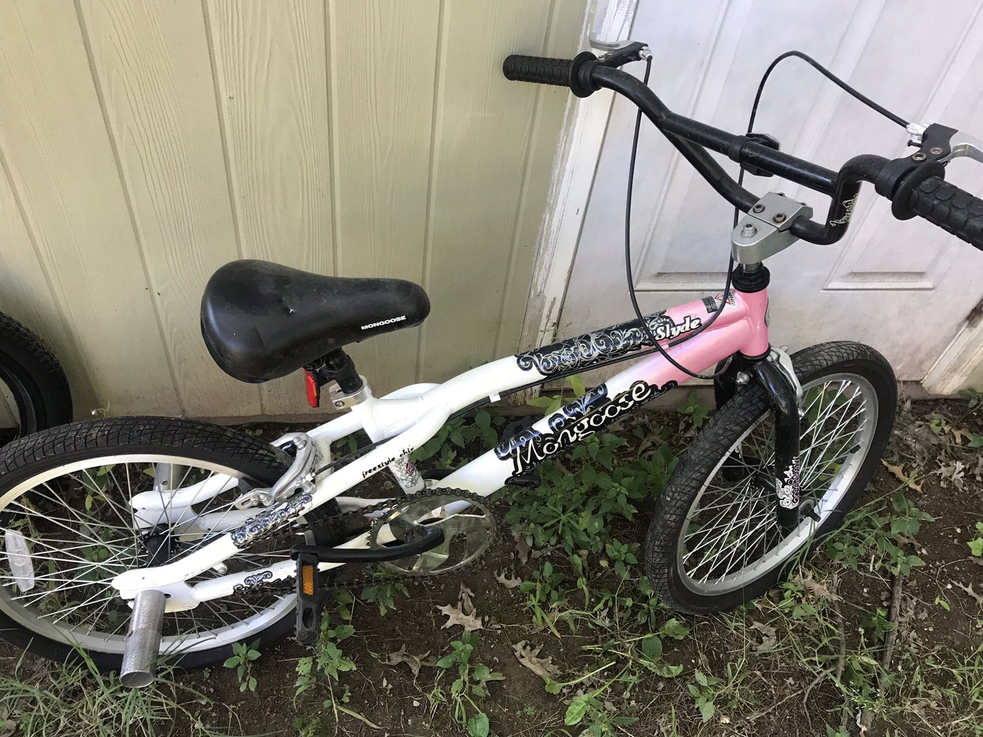 Mongoose Girl S Slyde Bmx Bicycle 20 Inch Mongoose Girl S Slyde Bmx Bicycle 20 Inch