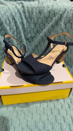 Liz Claiborne Blue Denim Block Heel T-Strap Sandals