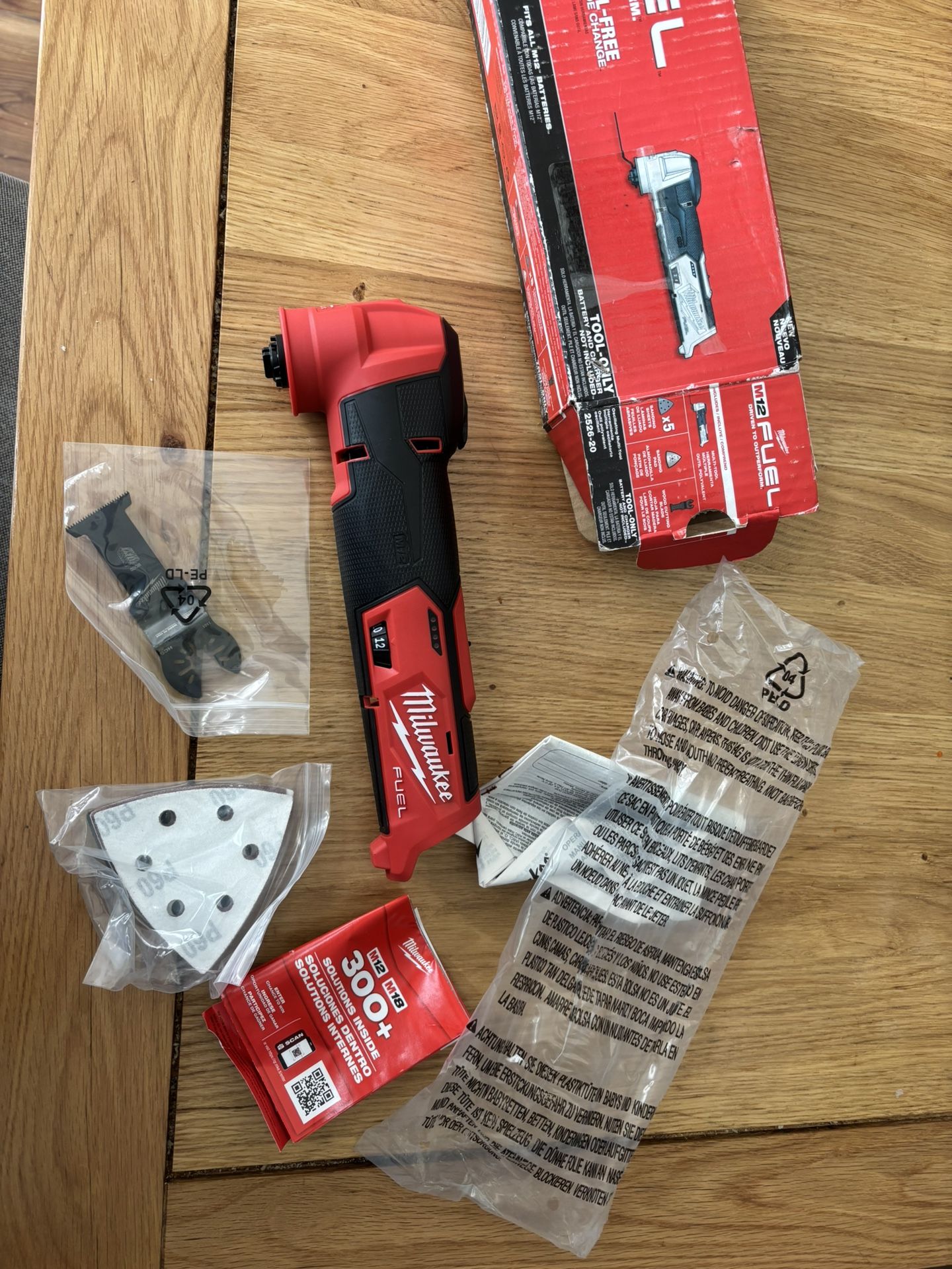 Milwaukee M12 Oscillating Multi Tool With Charger