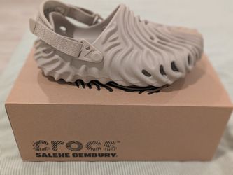 Crocs (Men 5/Women 7)