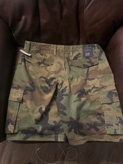 New GAP camo cargo shorts size 34