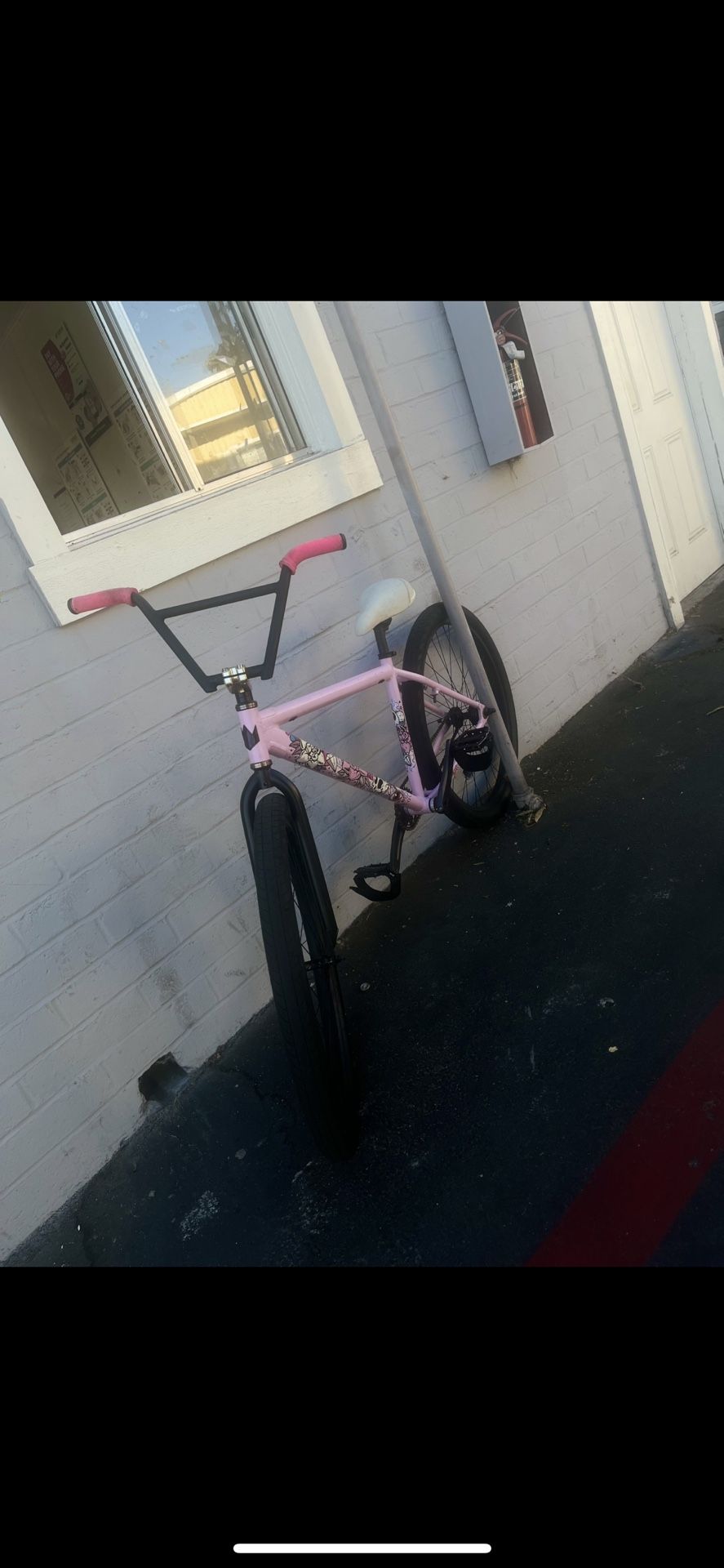 Throne pink chad