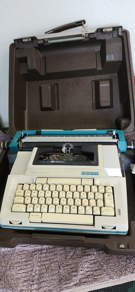 Vintage SCM Smith Corona Electric Typewriter