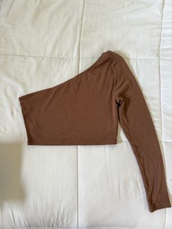 Cropped long sleeve top