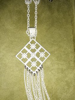 Vintage white necklace