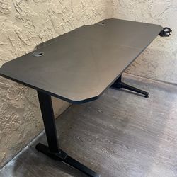 55 inch Black Gaming Desk - Delivery for a Fee - See My Other Items 😀