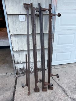 2 SETS OF QUEEN SIZE METAL BED FRAMES