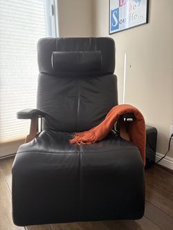 "Relax the Back" ergonomic leather chair